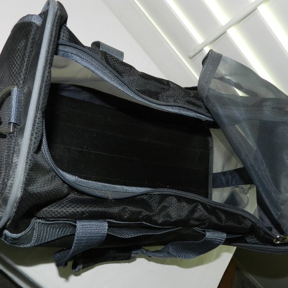 Good 2 Go travel/airline pet carrier with hand & shoulder straps, outer pockets - Picture 8 of 10